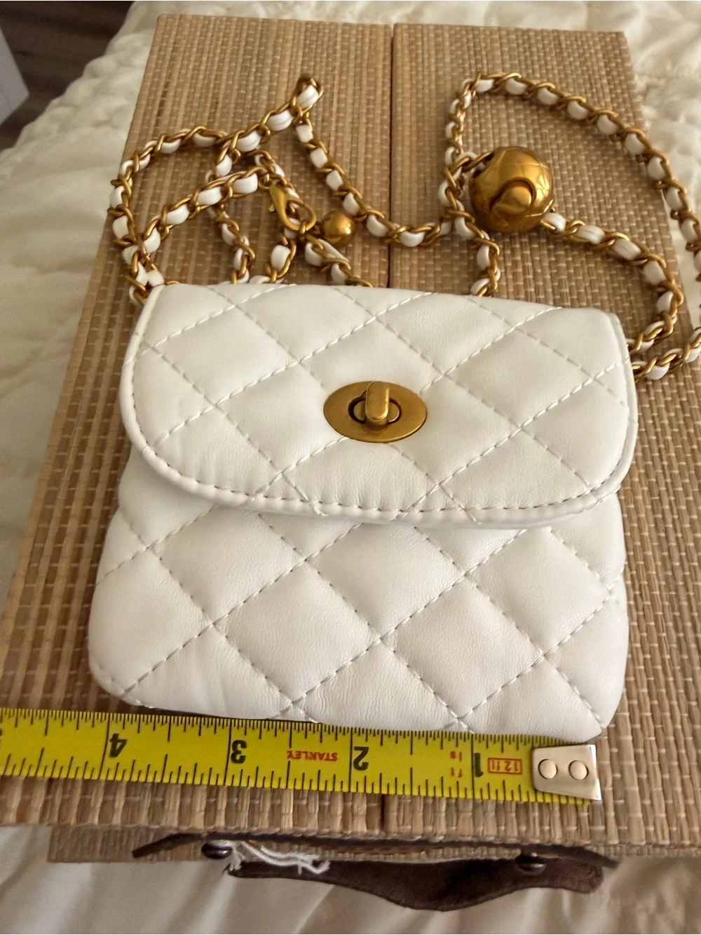 No brend compact white